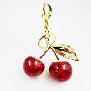 Porte-clés Cerise en Acrylique Paillettes Résine Fruits Pendentif de Sac Feuille en Alliage Plaqué Or Argent Bijoux pour Femmes