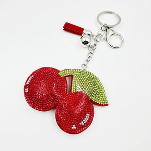 Porte-clés cerise en cristal avec strass rouges et pendentif à pompon bordeaux