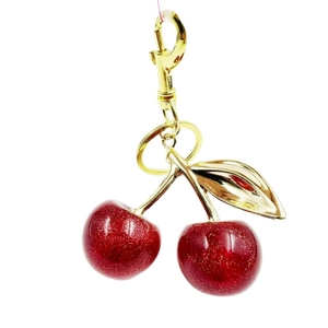 Porte-clés cerise rouge pailleté créatif avec charme feuille dorée et fermoir métal