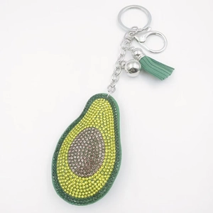 Portachiavi avocado con strass brillanti, nappa in pelle verde e chiusura a moschettone
