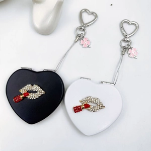 Miroir porte-clés cœur avec lèvres et rouge à lèvres en strass, noir et blanc