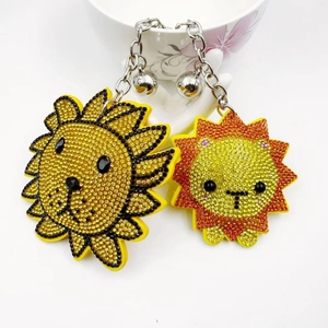 Cartoon Löwe Strass Schlüsselanhänger Süße Sonnenblume Löwenkopf Tasche Anhänger Mit Quaste Glocke Funkelnde Kristall Schlüsselring
