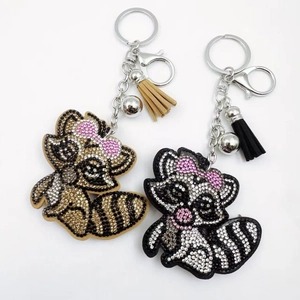 Porte-Clés Raton Laveur en Strass Avec Gland en Velours Coréen Mode Animal Alliage Incrusté Pendentif de Sac Bijoux Cadeau