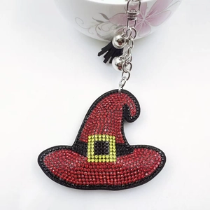 Porte-clés chapeau de sorcière Halloween brillant avec strass rouges et pompon noir