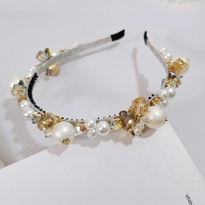 Macro detail of luxury pearl headband with amber crystals and anti-slip tooth design