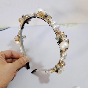 Elegant luxury headband with white pearls and multifaceted crystals featuring non-slip teeth