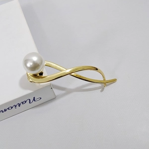 Molletta per capelli dorata con nodo a infinito e grande perla bianca dallo stile elegante