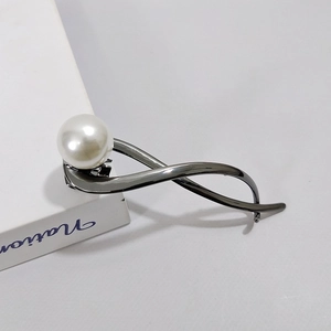 Elegante fermaglio per capelli in metallo canna di fucile con grande perla bianca
