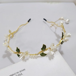 Serre-tête élégant muguet avec monture en métal doré, perles et décorations de feuilles vertes