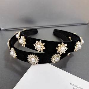 Vintage Velvet Headband For Women Elegant Artificial Pearl Rhinestone Snowflake Sunflower Hair Band Retro French Hair Accessories