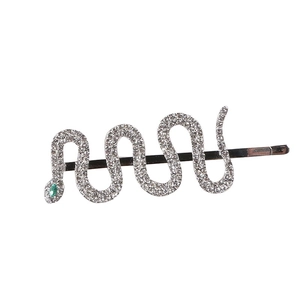 Barrette serpent argentée scintillante avec cristaux blancs et détail œil en pierre verte
