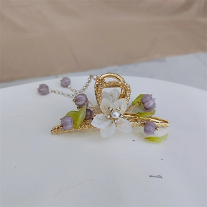Vintage Gold Metal Lily Of The Valley Hair Claw Clip For Women Elegant Flower Artificial Pearl Tassel Shark Clip Hair Accessories