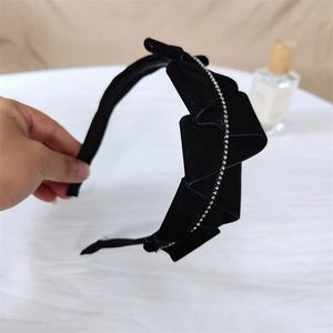 Elegant black velvet pleated headband with sparkling crystals for a vintage fashion style