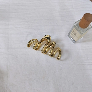 Elegante pinza per capelli in metallo dorato a onda per capelli folti con finitura lucida