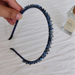 Serre-tête élégant en cristal bleu foncé avec strass géométriques pour coiffure chic