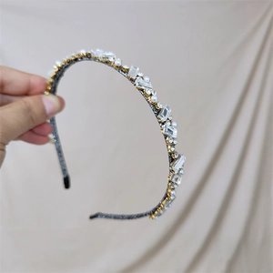 Serre-tête baroque avec perles blanches et strass scintillants pour femmes