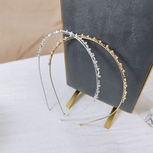 Elegant thin metal headband set with white pearls and hollow stars in gold and silver colors
