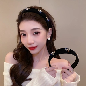 Elegant black velvet headband with luxury rhinestone bow and pearls for hair styling