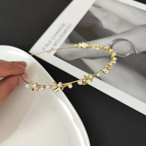 Elegant gold thin headband with pearls and leaves for women, bohemian style hair accessory
