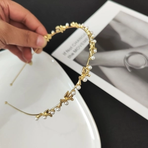 Elegant gold alloy headband with dainty pearls and hollow leaves for hair accessories