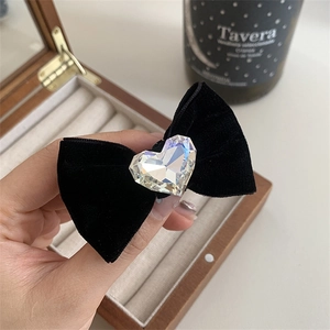 Pince à cheveux noeud en velours noir avec cristal coeur pour coiffures élégantes