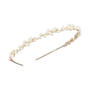 Cerchietto sottile in oro con perle bianche intrecciate per acconciature da donna