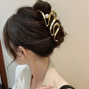 Pince à cheveux élégante en métal doré avec perle pour coiffures en chignon femme