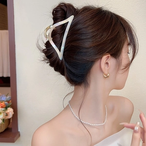 Acetate triangular shark clip with iridescent pearl texture for elegant hair styling