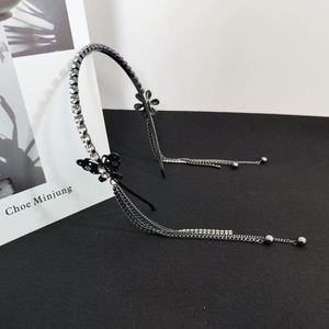 Cerchietto a farfalla scintillante con strass e nappe lunghe per feste eleganti