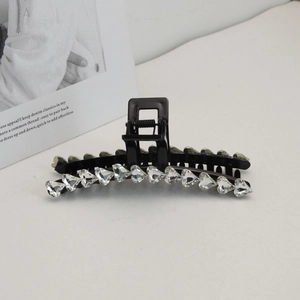 Elegant Heart Rhinestone Acrylic Hair Claw Clip For Women Large Black Shark Clip Non-Slip Hair Accessory Minimalist Jewelry