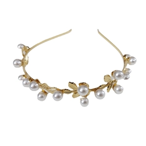 Elegant gold alloy leaf headband with white pearls in a vintage baroque vine design