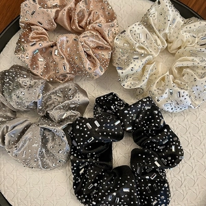 Chouchou Luxueux en Satin avec Strass pour Femmes Élégant Chouchou à Paillettes Couleur Unie Grand Anneau de Cheveux Accessoires de Cheveux Faits à la Main Cadeau