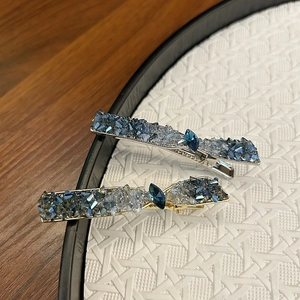 Barrettes élégantes dorées et argentées avec cristaux bleus et gemmes marquises