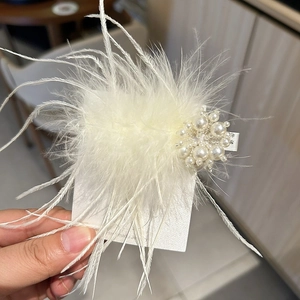 Elegant white feather and pearl hair clip with silver duckbill clasp for women fashion