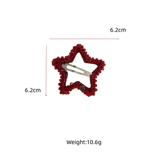 Vue détaillée d'une pince étoile rouge montrant les dimensions 6,2cm et poids 10,6g