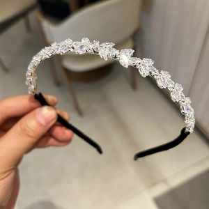 Serre-tête élégant en zircon étincelant avec cristaux marquise et ronds en argent