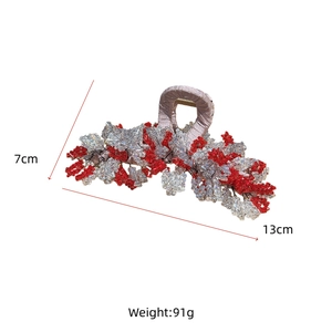Détail de la pince à cheveux élégante en cristal rouge, dimensions 13cm x 7cm
