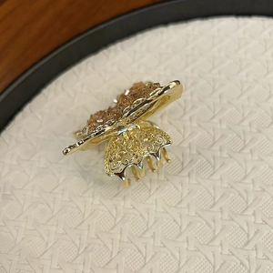 Pince à cheveux élégante en métal doré avec perles de cristal ambré et motif ajouré