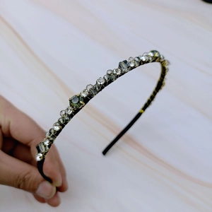 Elegant black hair hoop featuring sparkling rhinestones and dark emerald green gemstones