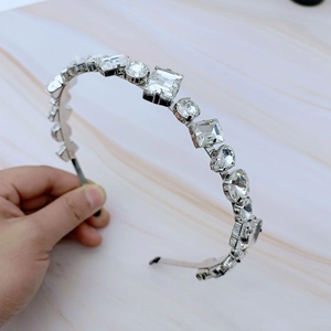 Eleganter Haarreif in Silber mit großen klaren Kristallen in Markise- und Rundschliff-Optik