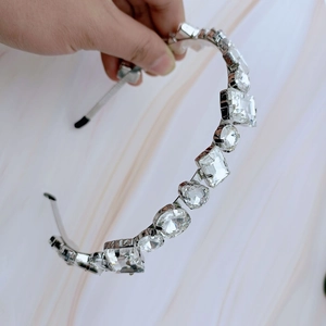 Eleganter Haarreif in Silber mit gemischten Strasssteinen für Hochzeiten und Feiern