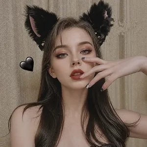 Serre-tête oreilles de chat en peluche noire avec nœuds en soie et clochettes dorées