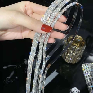 Serre-tête de Luxe en Alliage avec Gland en Strass pour Femmes Cerceau à Cheveux à Franges en Cristal Brillant Accessoires de Cheveux Élégants pour Mariage