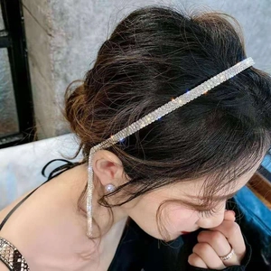 Serre-tête élégant en argent avec strass en cristal étincelants et longues chaînes à franges