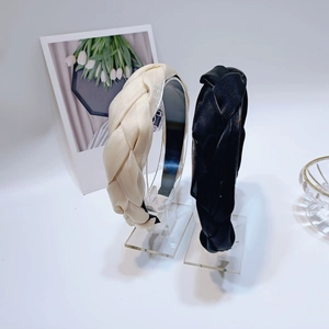 Set di cerchietti intrecciati larghi in crema e nero con una finitura satinata lucida
