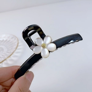 Grande pince à cheveux noire élégante avec décoration fleur en perles pour femmes