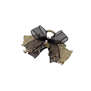 Pince à cheveux dorée élégante avec nœud en organza noir et perles blanches
