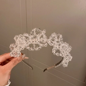 Serre-tête chic perlé à fleurs avec design en cristal transparent sur base en métal argent