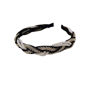 Retro gevlochten hoofdband met goud borduursel en witte parels op zwarte stof
