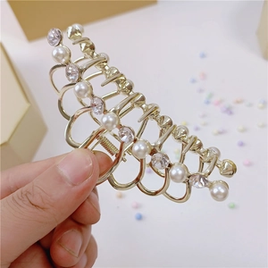 Elegante pinza per capelli a corona dorata con perle e strass per acconciature chignon